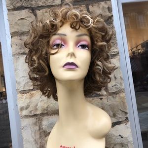 Short curly blonde mix wig